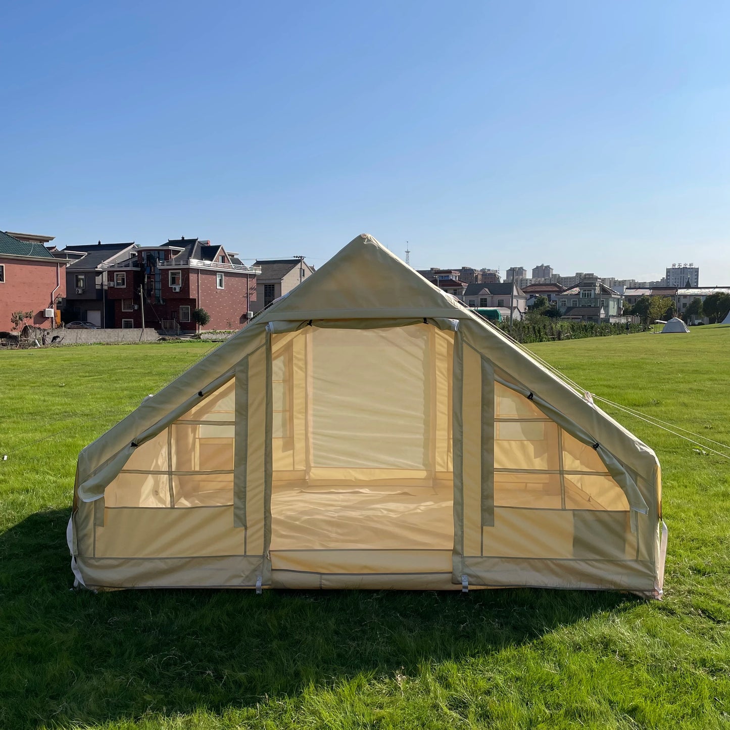 luxury Inflatable tent 4 people Applicable to family camping activities Cabin type inflatable camping tent