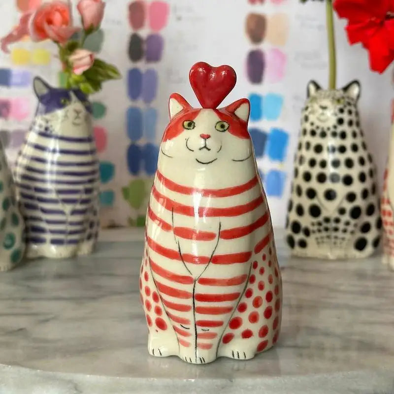 Polka Dot Cat Vase Resin Cat Flower Bud Vase Cat Vase for Home Bookshelf Shelf Decor Table Decoration Tiny Animal Vases for Cat